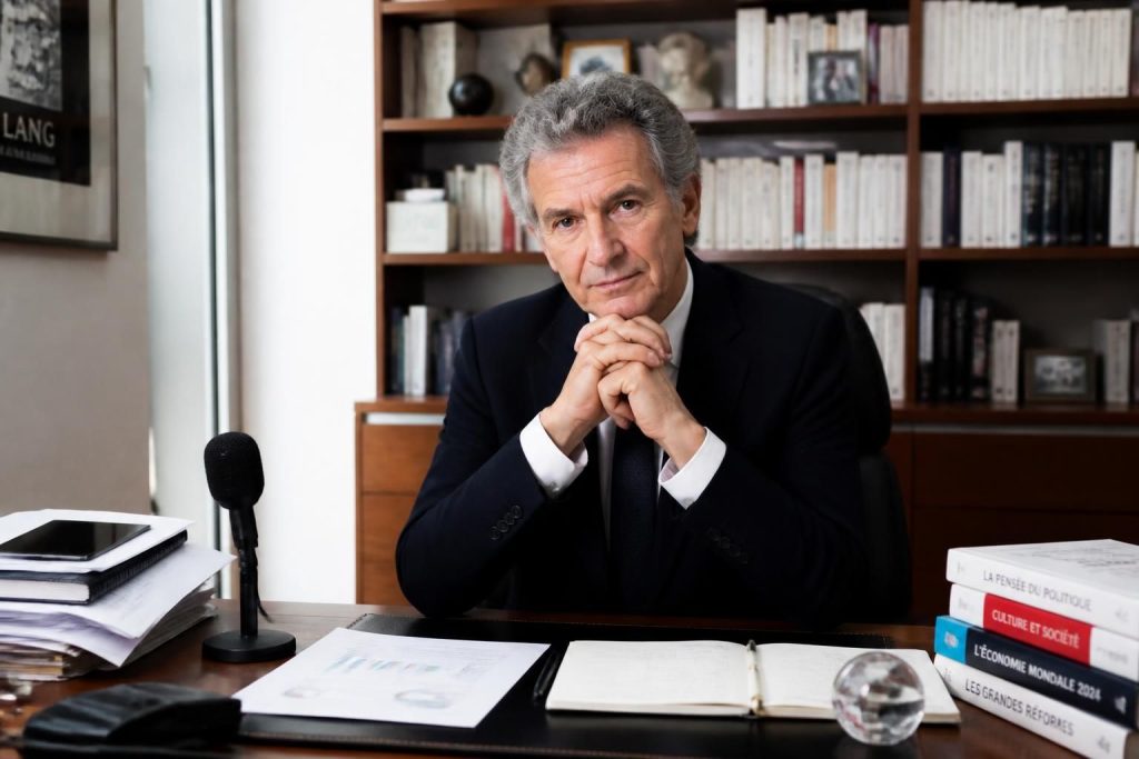découvrez la fortune personnelle de jack lang, ses sources de revenus et son parcours financier.